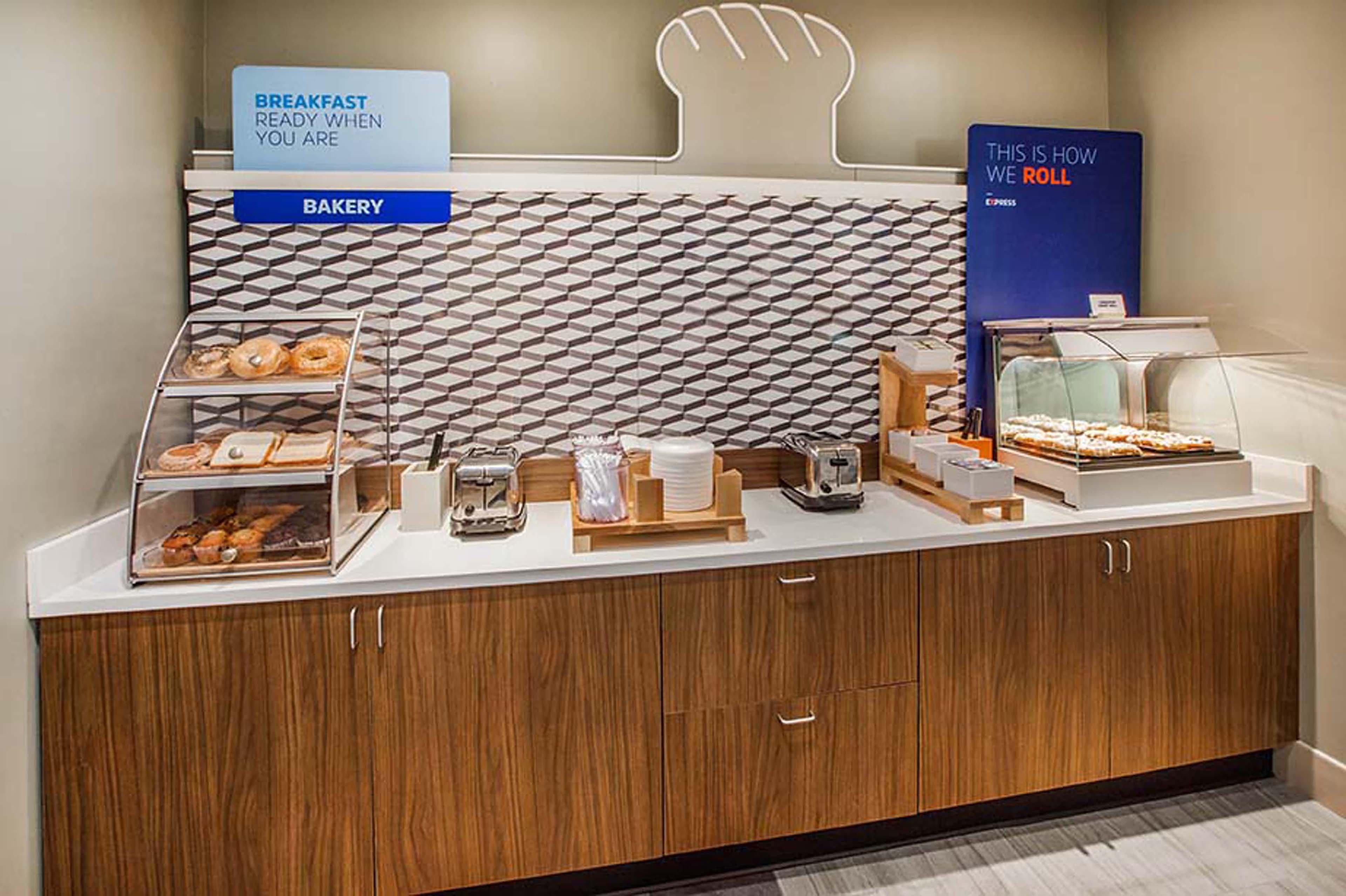 Holiday Inn Express Hotel & Suites Newport South By Ihg Ngoại thất bức ảnh