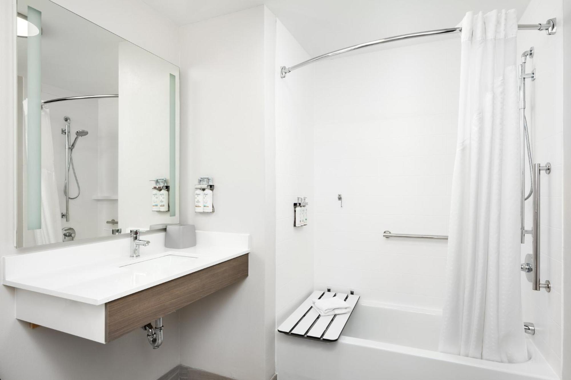 Holiday Inn Express Hotel & Suites Newport South By Ihg Ngoại thất bức ảnh