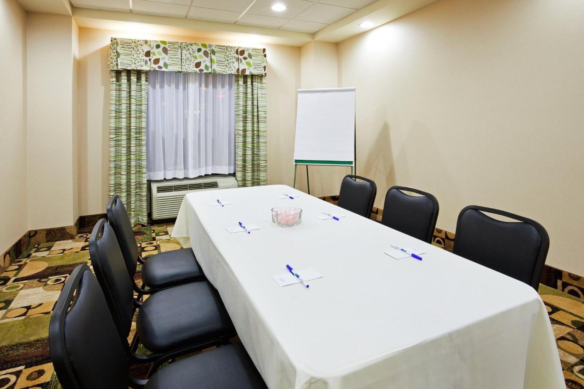 Holiday Inn Express Hotel & Suites Newport South By Ihg Ngoại thất bức ảnh