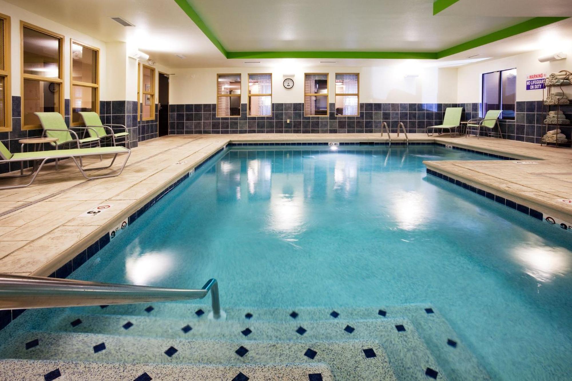 Holiday Inn Express Hotel & Suites Newport South By Ihg Ngoại thất bức ảnh